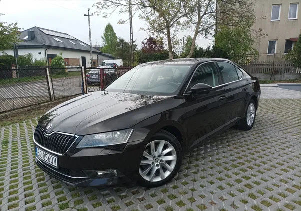 samochody osobowe Skoda Superb cena 75000 przebieg: 131000, rok produkcji 2017 z Częstochowa